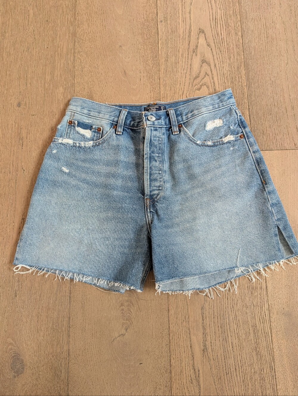 Abercrombie & Fitch High Rise 4" Mom Short